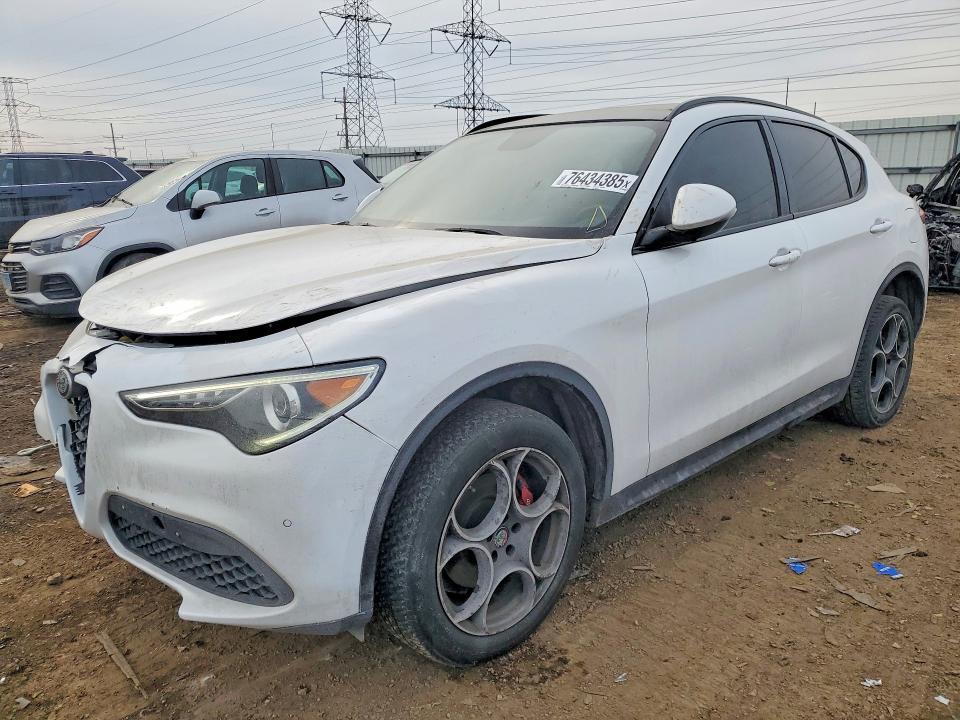 Alfa Romeo Stelvio 2018, VIN ZASFAKBN2J7B78004, 4/5