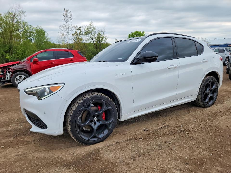 Alfa Romeo Stelvio 2023, VIN ZASPAKBN4P7D57013, 3/5